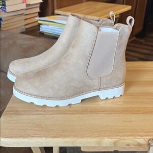 Chinese Laundry Tan Ankle Boots new